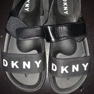 DKNY STRAP SANDALS